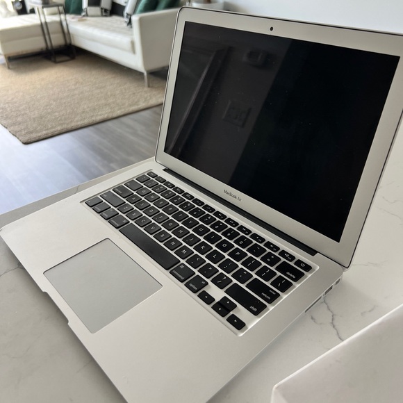 MacBook Air 13-inch Early 2015 - 1.6 GHz Dual Core Intel Core i5-8GB 1600MHz DDR - Picture 5 of 9